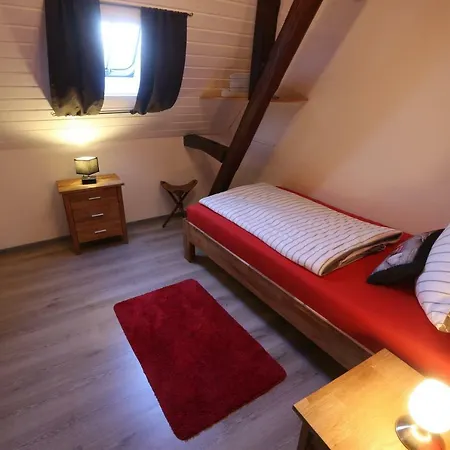 Ferienhaus Am Brunnen Hébergement de vacances Ellenz-Poltersdorf
